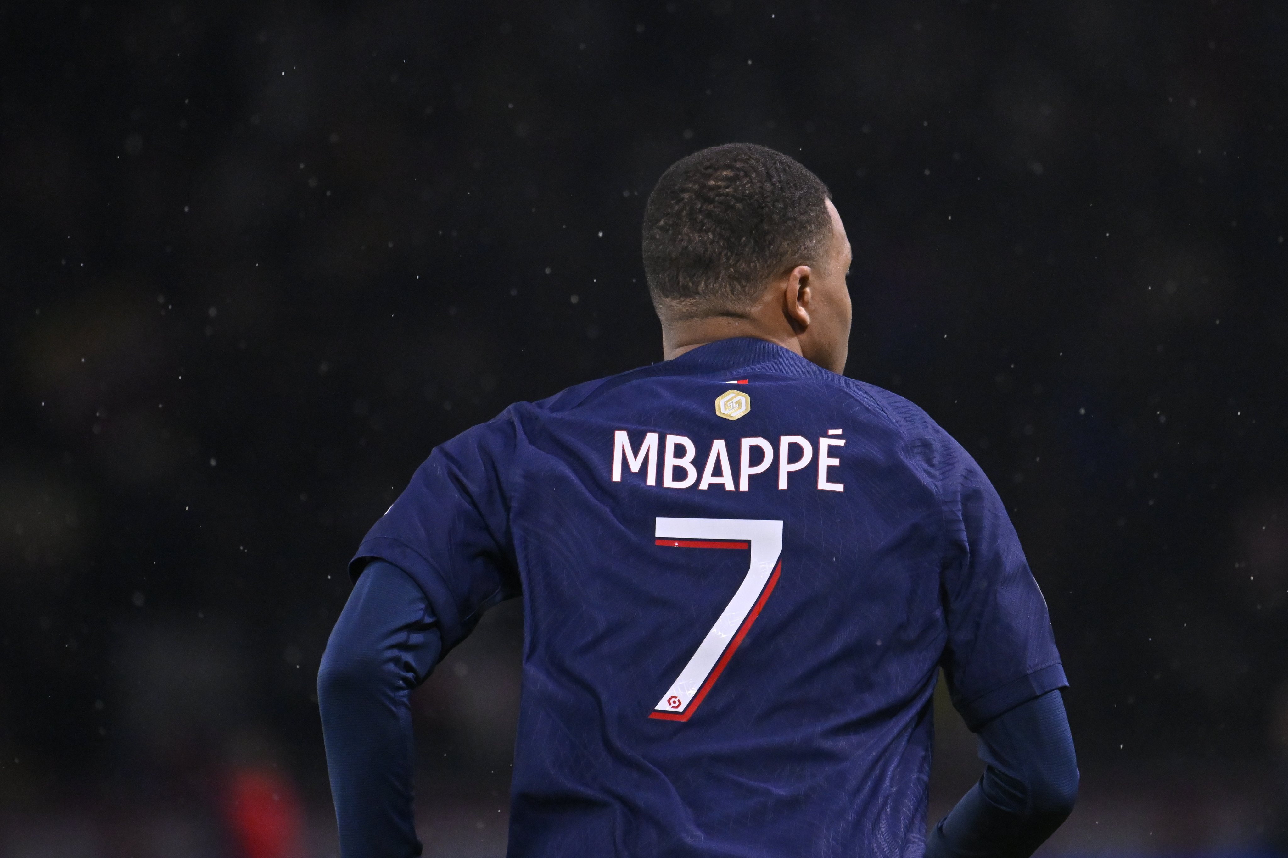 巴黎圣日耳曼发布备战花絮，今晨止住颓势，欧联任务艰巨，控场能力受关注的简单介绍